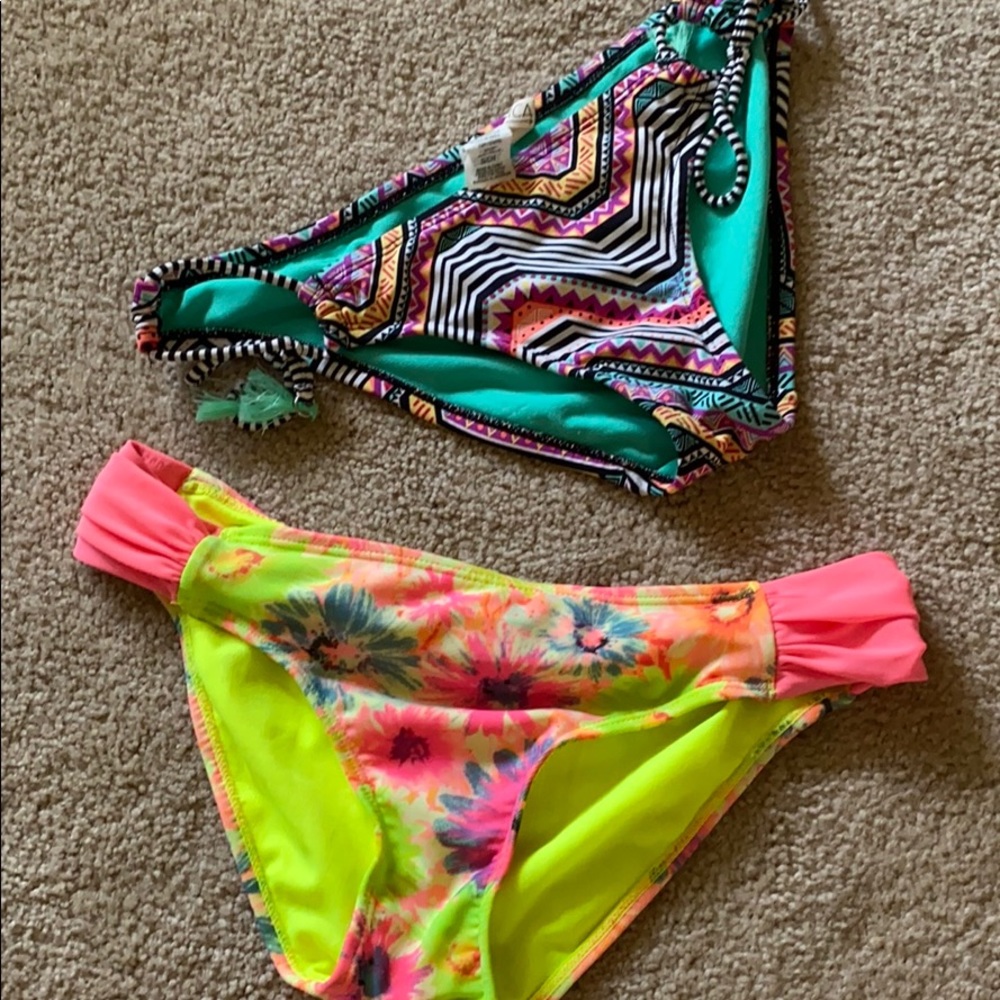 2 bikini bottoms